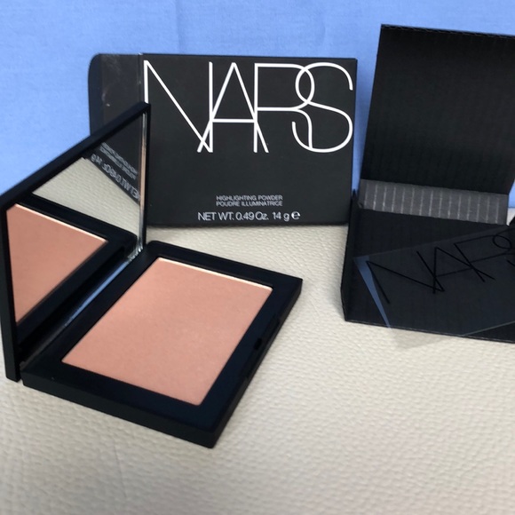 NARS HIGHLIGHTING POWDER - Picture 1 of 6